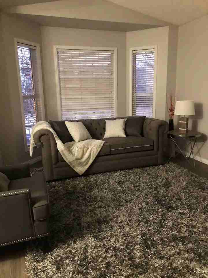 150 Avenue Northwest - Photo 3 of 15