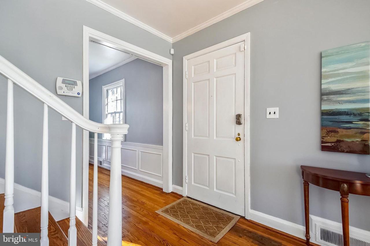 5806 Kenmore Road - Photo 3 of 36