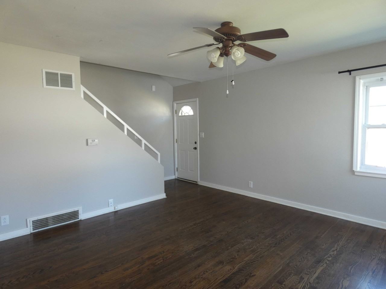 607 Ne 45th St. - Photo 2 of 10