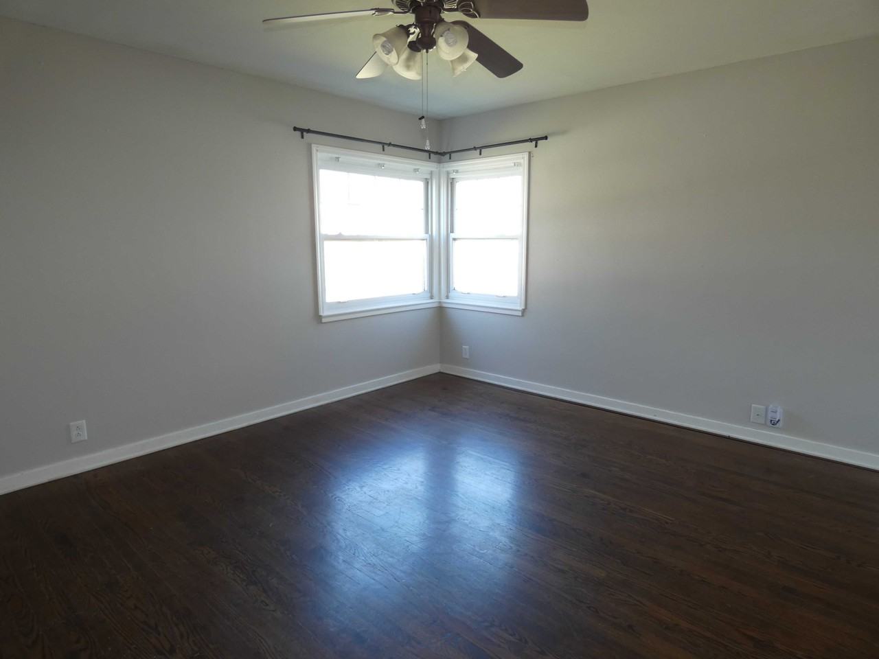 607 Ne 45th St. - Photo 3 of 10