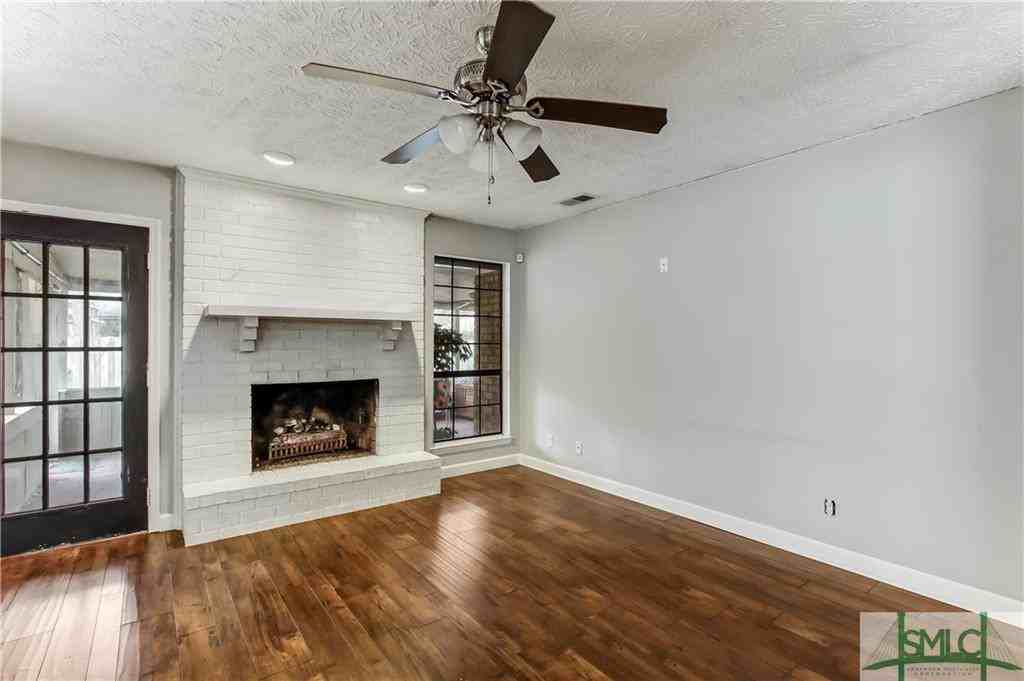 11 Whittington Court - Photo 3 of 24
