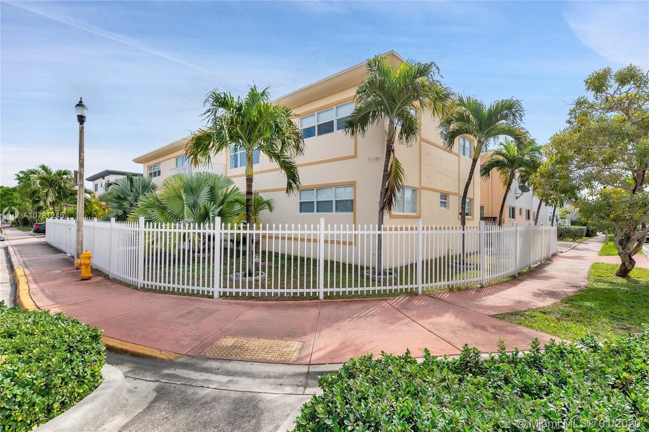 840 82nd St Apt 4 - Photo 2 of 30