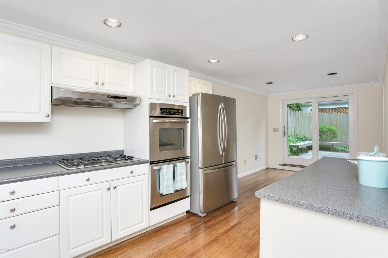 26 Lockwood Drive - Photo 2 of 28