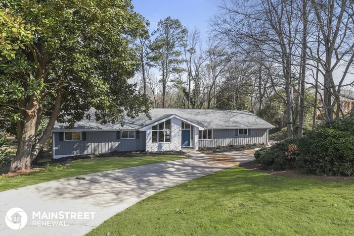 725 Brookfield Parkway - Photo 2 of 31