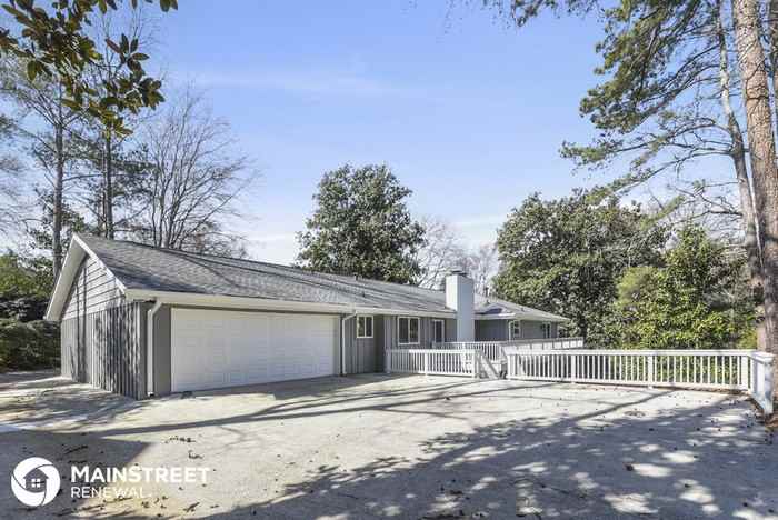 725 Brookfield Parkway - Photo 3 of 31