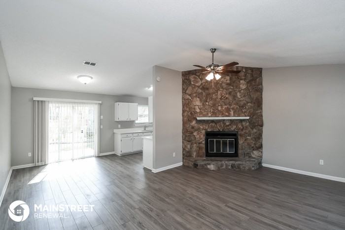 2419 Winterwood Circle East - Photo 3 of 16