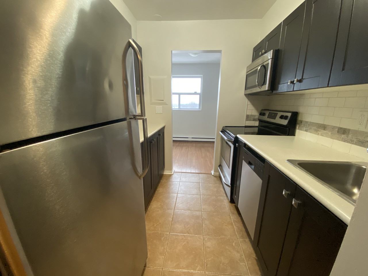 860 Blackthorne Avenue - Photo 3 of 9