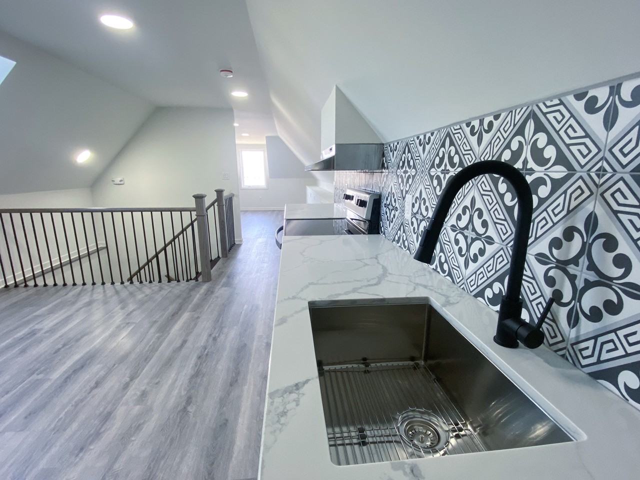 1258 Broadview Ave #4 - Photo 4 of 11