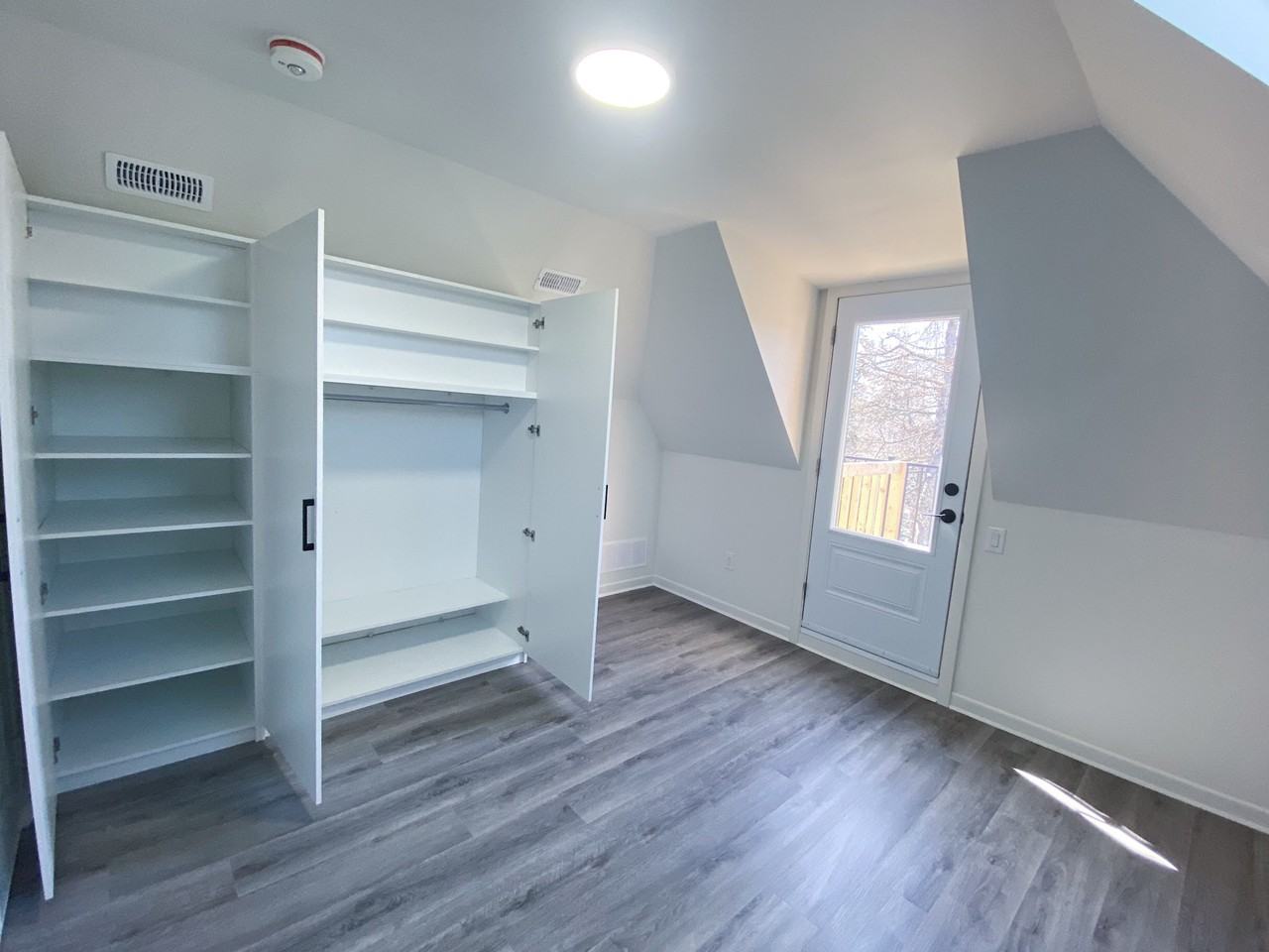 1258 Broadview Ave #4 - Photo 5 of 11