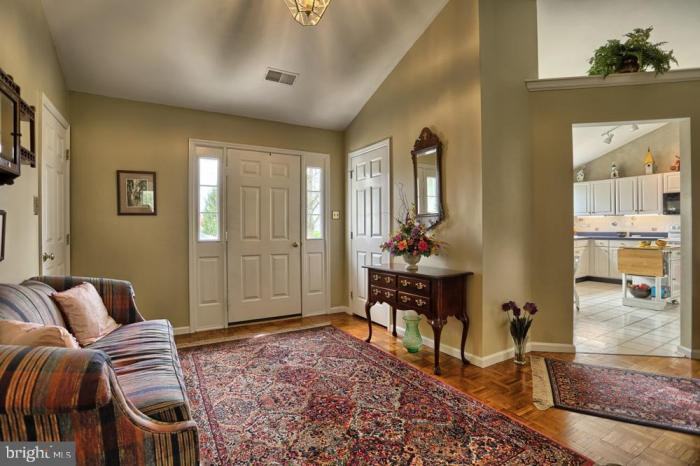 193 Hawthorne Court - Photo 2 of 17