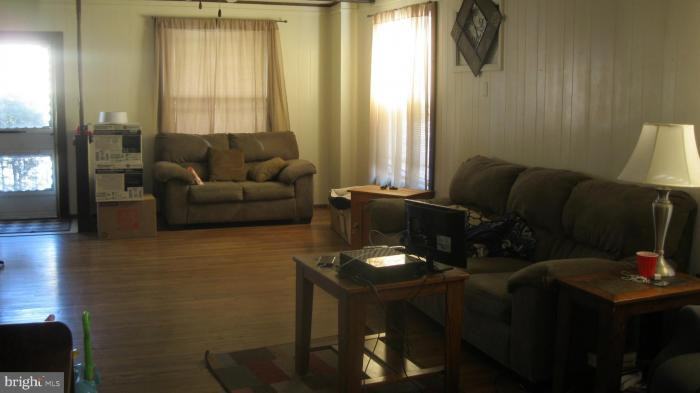 142 Hook Street - Photo 2 of 7