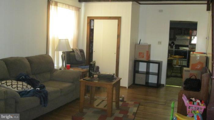 142 Hook Street - Photo 3 of 7
