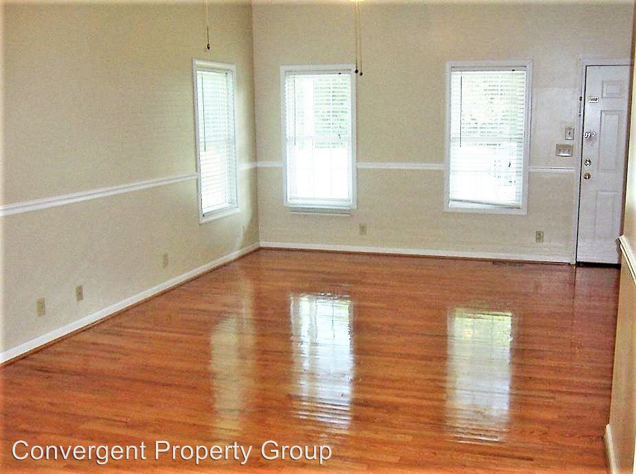 112 Chastain Dr - Photo 2 of 9