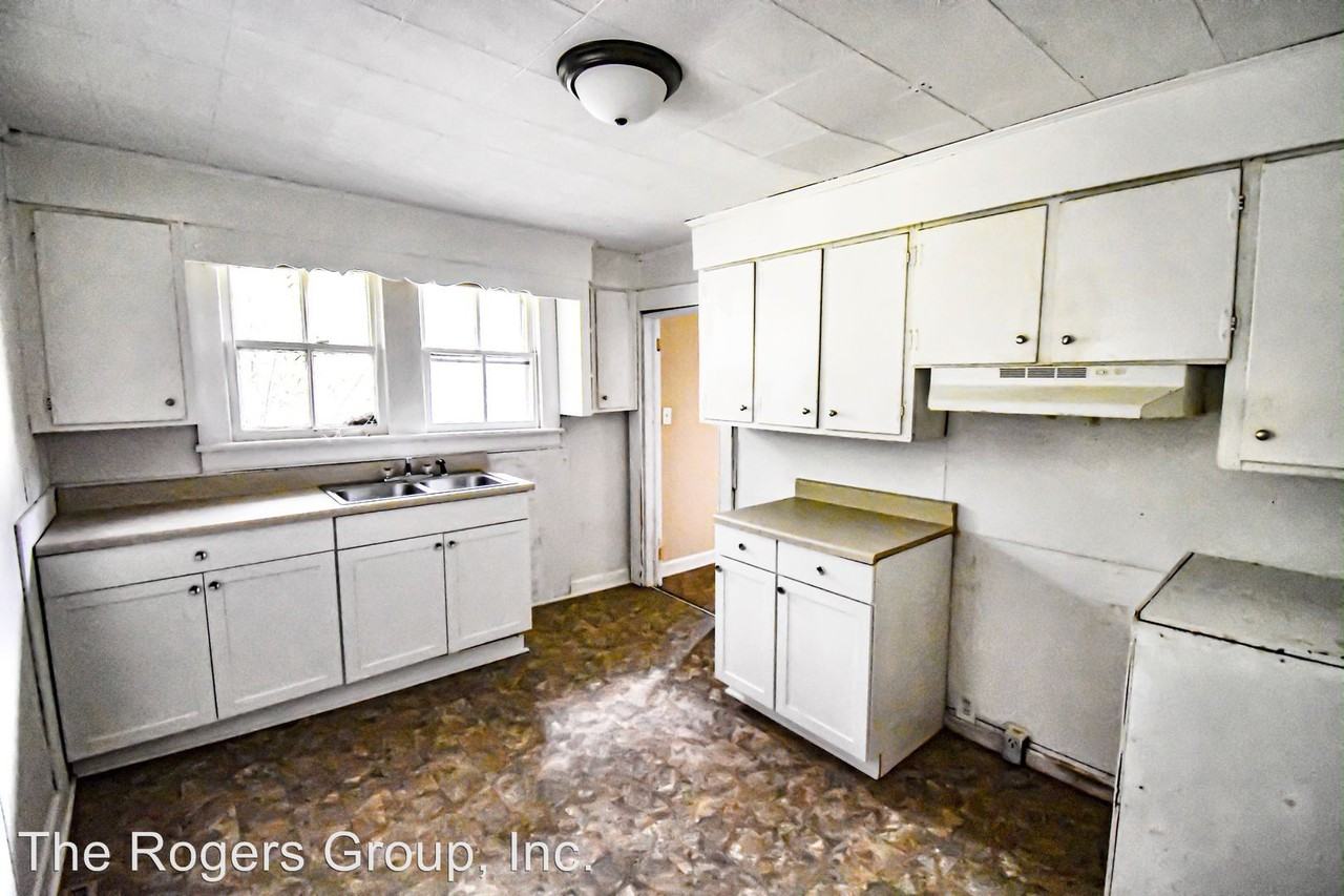 611 Raleigh St - Photo 2 of 6