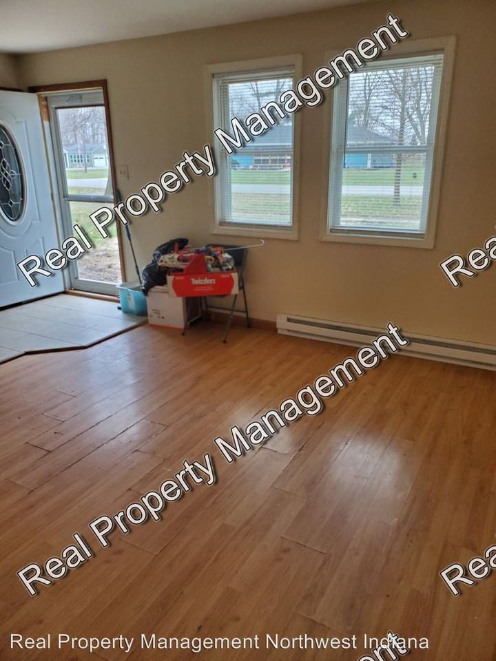 23213 Buchanan Street - Photo 2 of 9