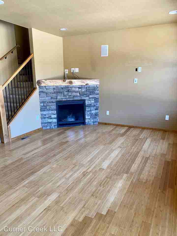 551 W Pacific Ave - Photo 3 of 7