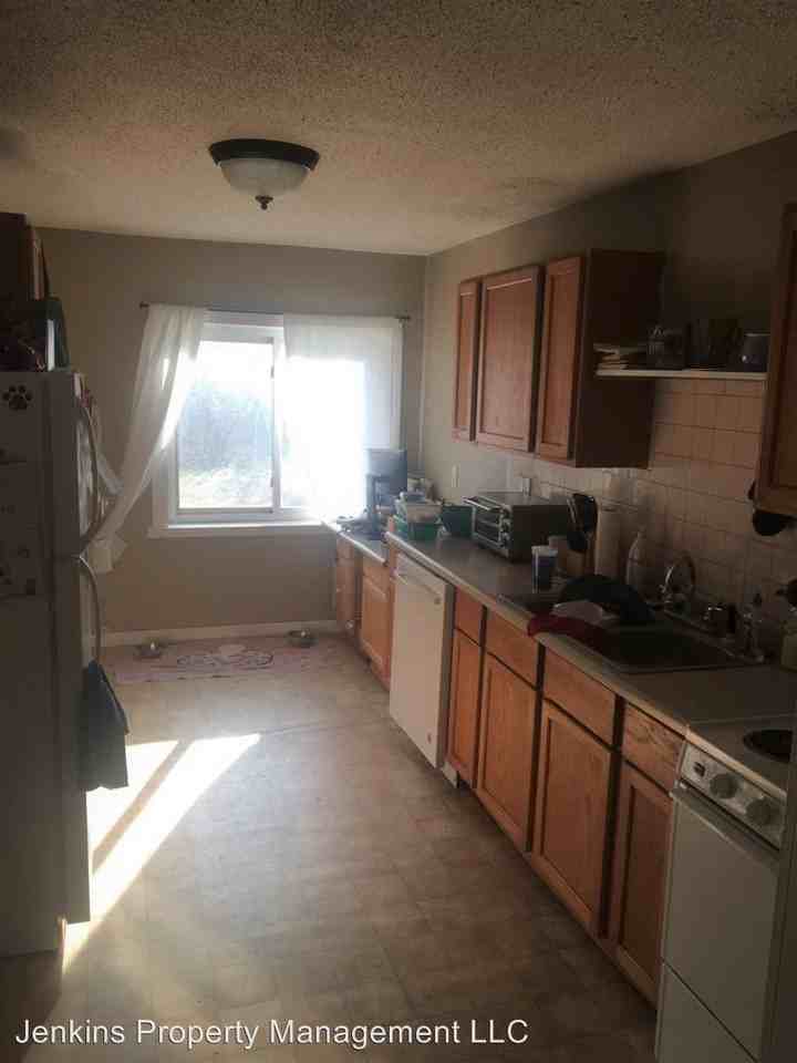 630 7th Ave - Photo 3 of 10