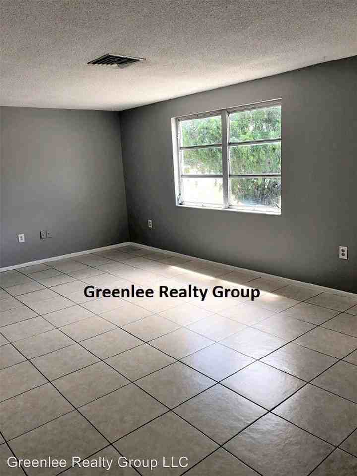 6451 Sutherland Ave - Photo 2 of 10