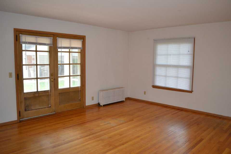 2737 Lynn Ter - Photo 2 of 7