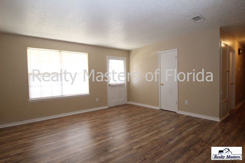 734 Carondelay Dr. - Photo 3 of 15