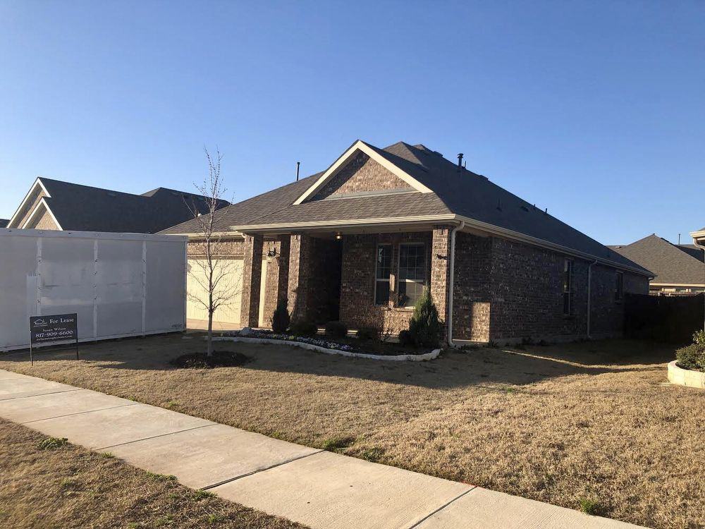1005 Lake Woodland Drive - Photo 2 of 32