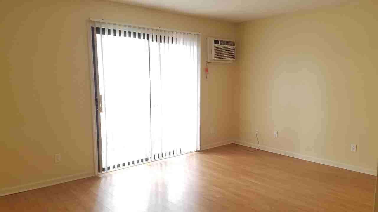 Walnut Woods Apartments #D16 - Photo 2 of 14