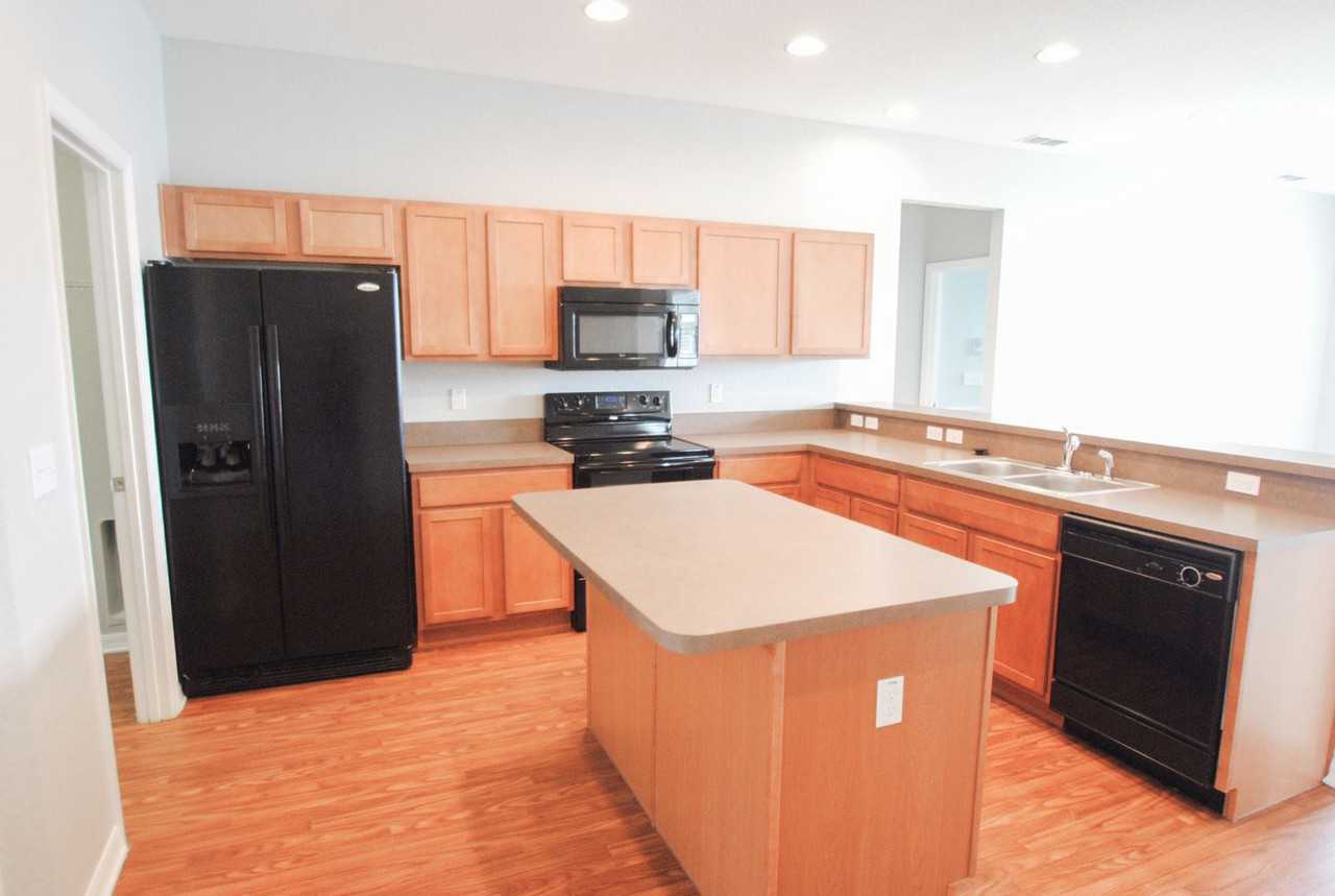 3632 Bristol Cove Ln - Photo 2 of 12