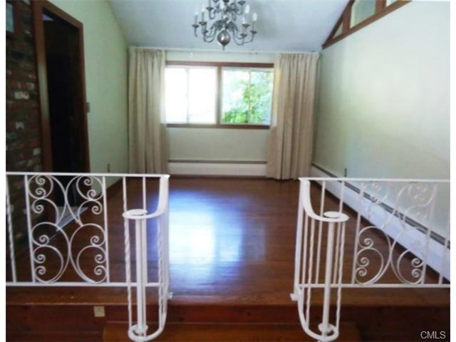 19 Great Oak Ln - Photo 3 of 10