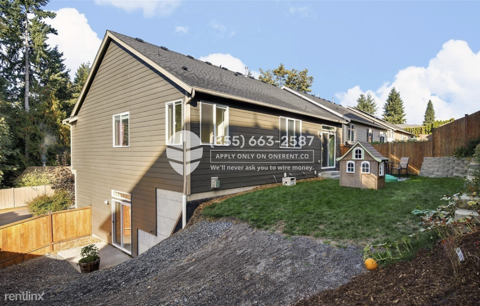 1808 Pierce Ave Ne - Photo 2 of 19