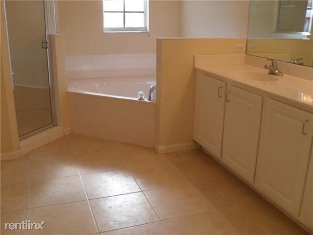4234 Emerald Vis - Photo 3 of 11