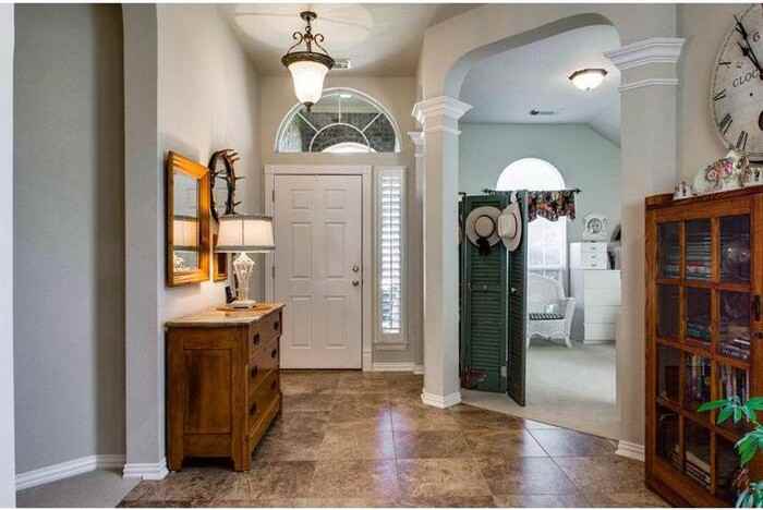 10528 Melrose Lane - Photo 2 of 12