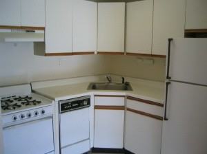 220 E 24th St #3I