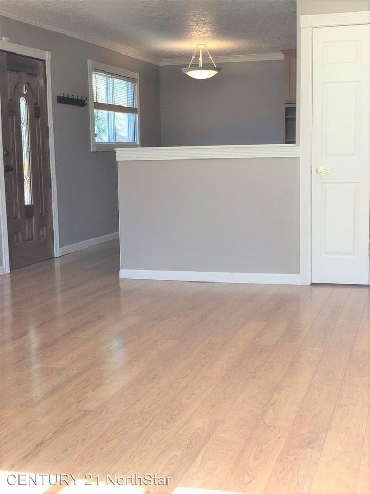 843 Sw Broadway Drive #61 - Photo 3 of 17