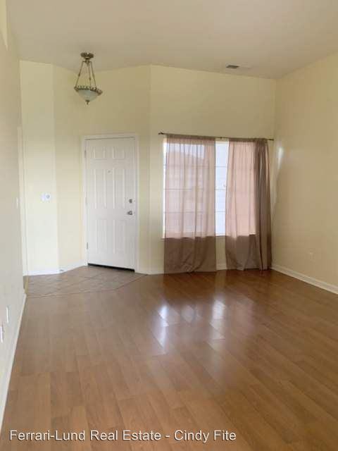 202 Milke Way - Photo 2 of 12