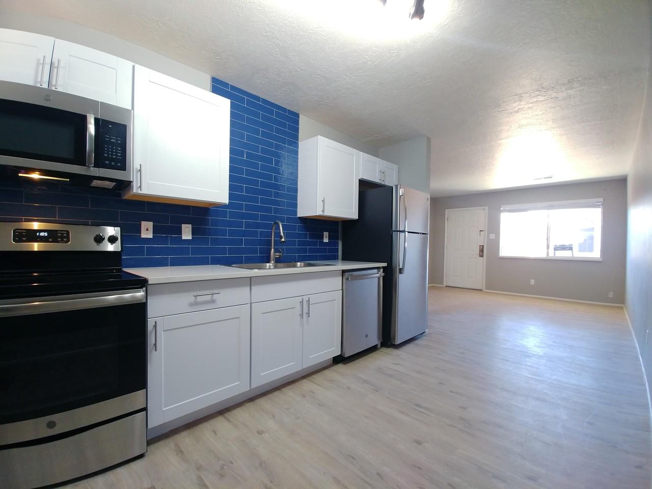 9416 Lexington Ave Ne - Photo 7 of 38
