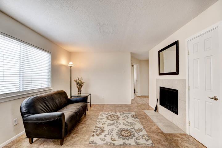 521 Madison Pl Se - Photo 3 of 12