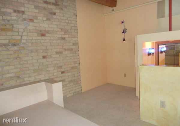 312 E Buffalo St - Photo 3 of 14