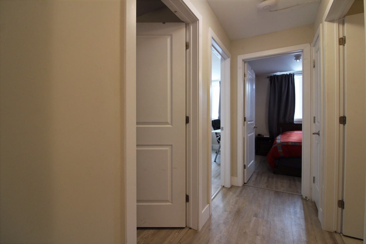 176 Greenfield Ave - Photo 3 of 9