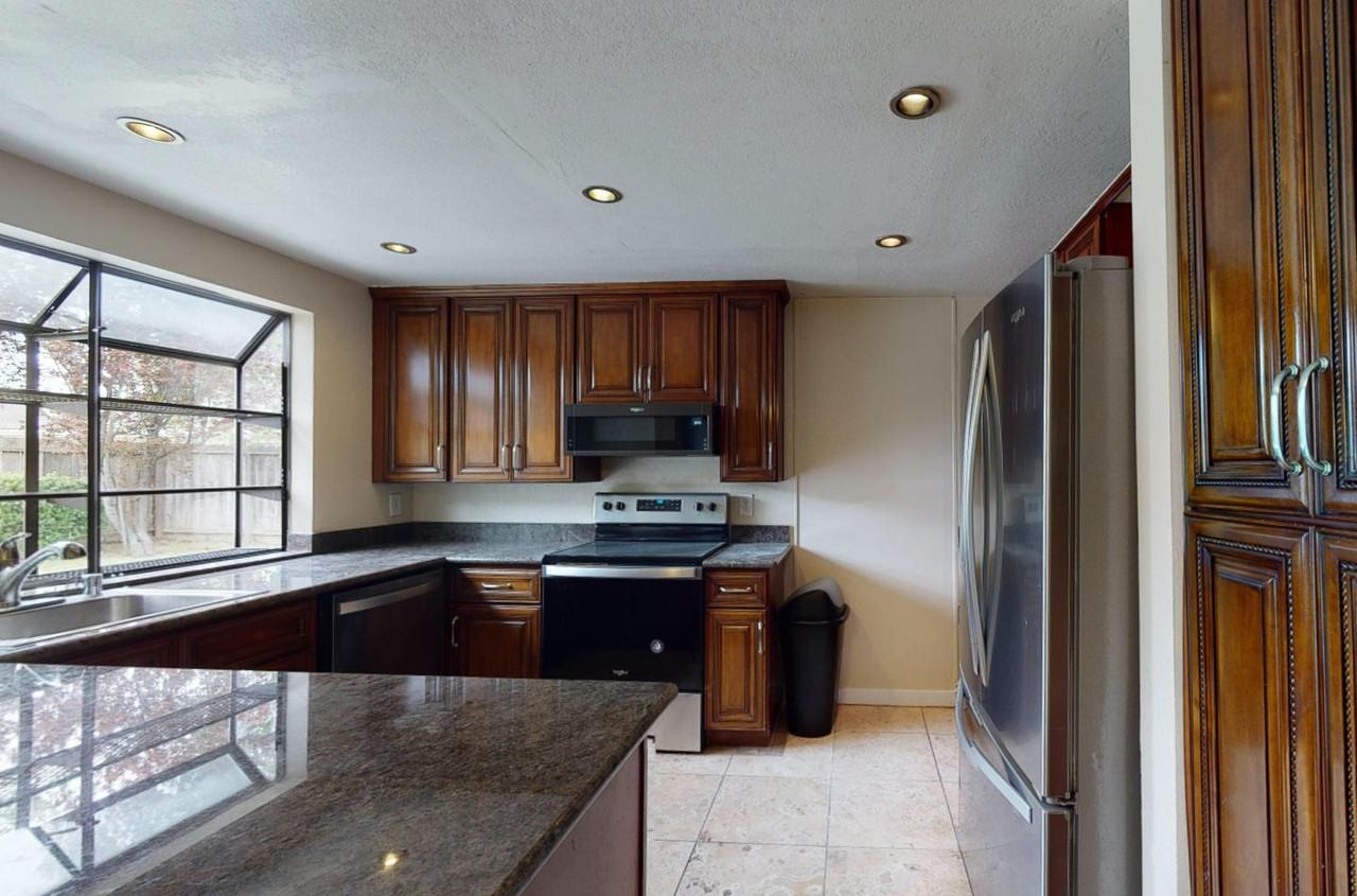 Beautiful Redwood Shores home by the Bay - Photo 6 of 14