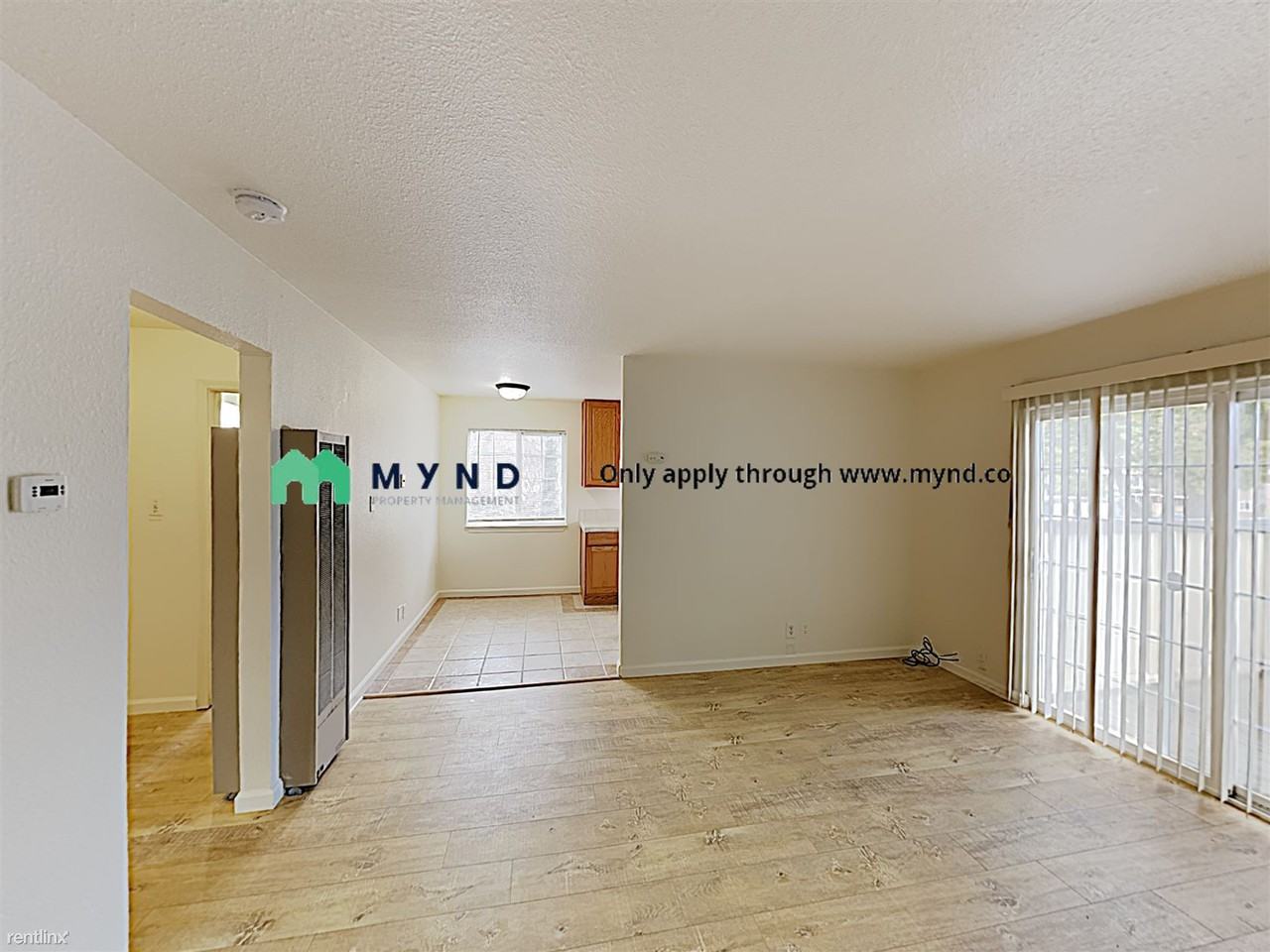 928 Ravenscourt Ave #4 - Photo 3 of 12