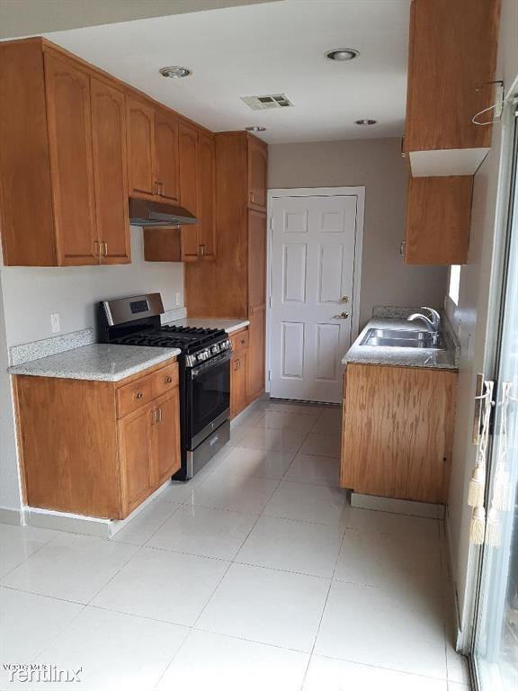 7337 Balboa Blvd #5 - Photo 3 of 10