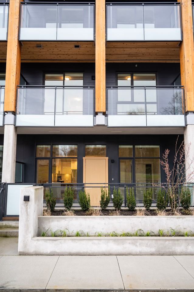 3588 Sawmill Crescent, Vancouver, BRITISH COLUMBIA V5S 0H5 3 Bedroom