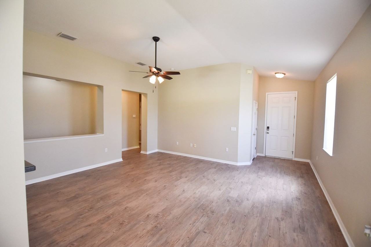 6860 Lake Eaglebrooke Dr - Photo 2 of 14