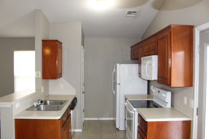 3129 Southwest 103rd Place - Photo 3 of 16