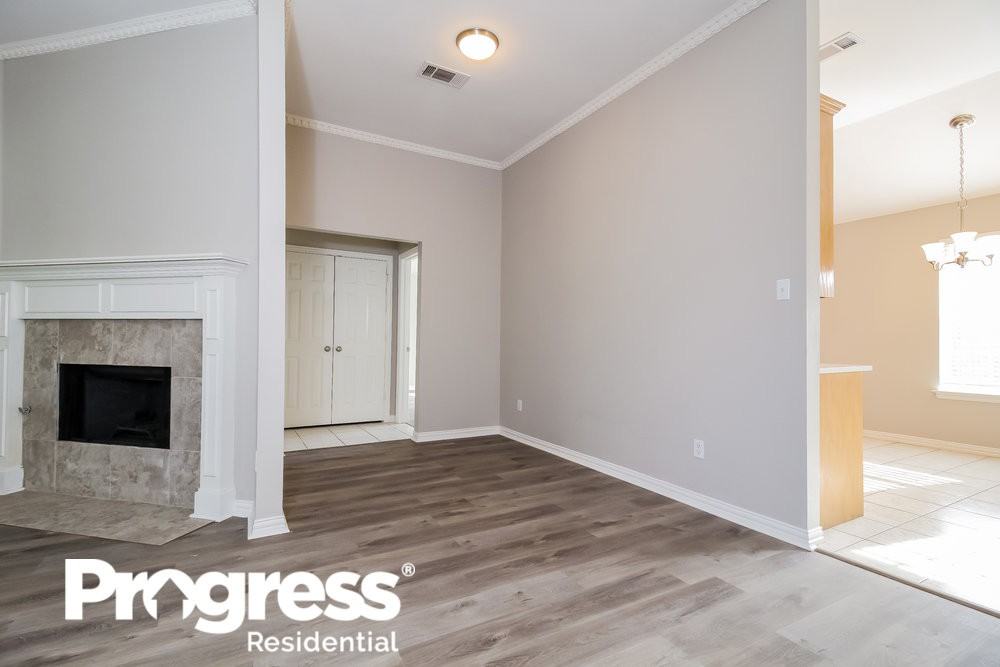 1214 E 6th St - Photo 3 of 16