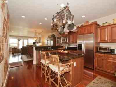 887 N Harbour Dr - Photo 3 of 16