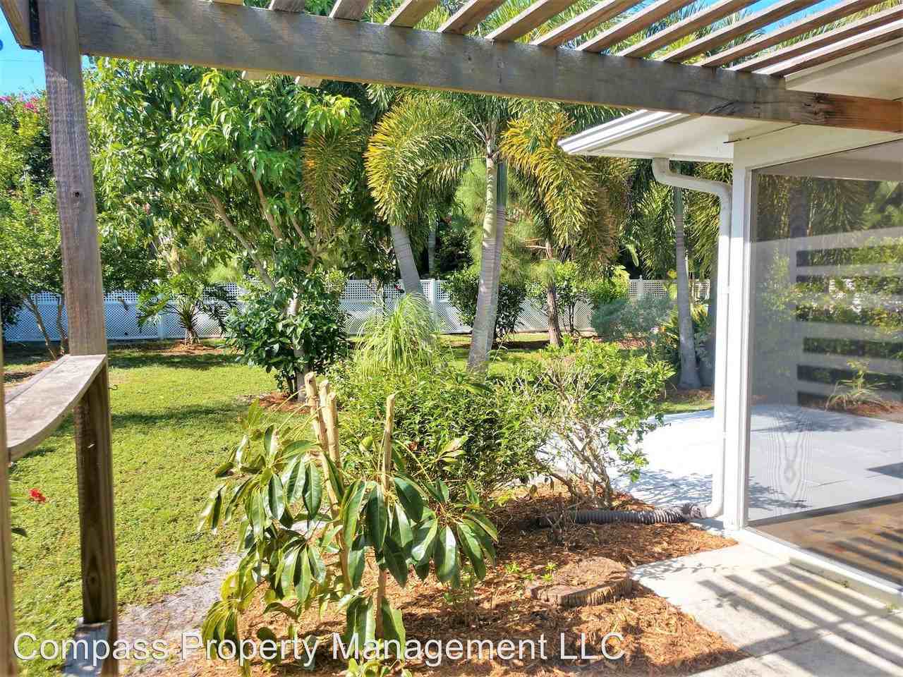 421 Bayshore Drive - Photo 2 of 33