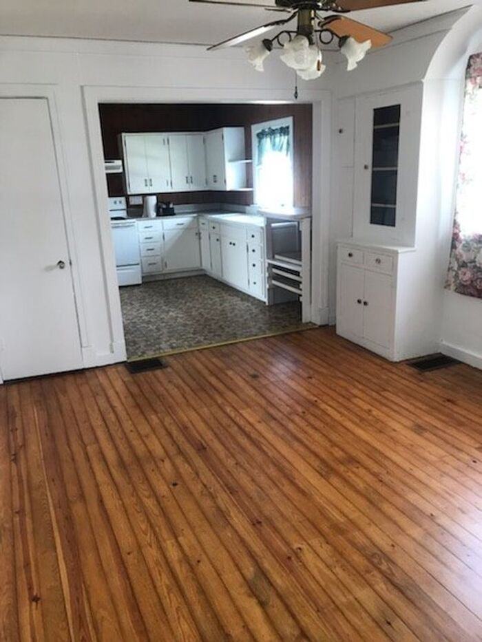 406 East Cherry Avenue - Photo 2 of 4