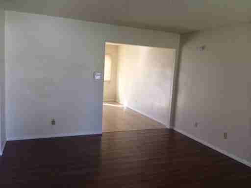 184 South Alameda Avenue - Photo 2 of 5