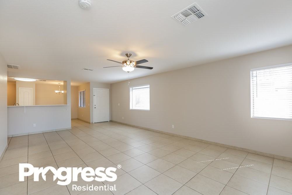 25615 W North Star Ln - Photo 3 of 21